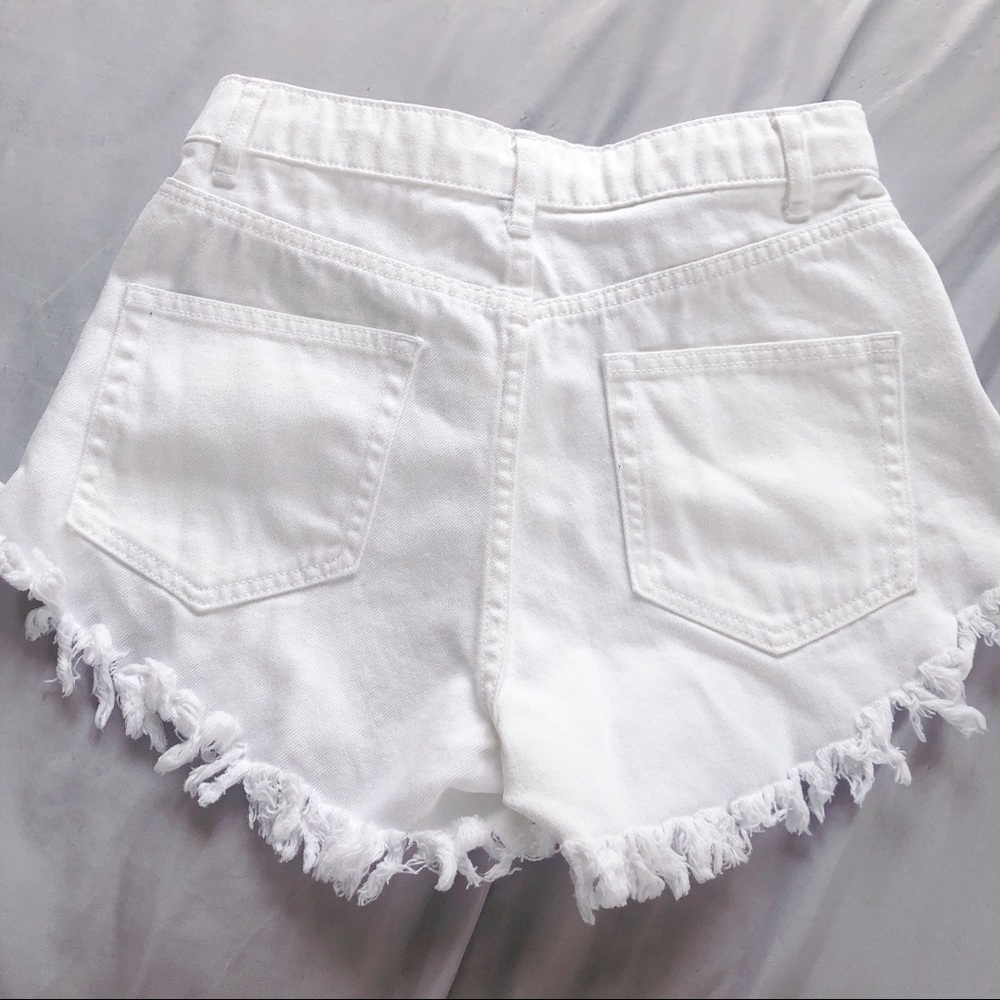 WHITE HIGH RISE SHORTS - Picture 2 of 2